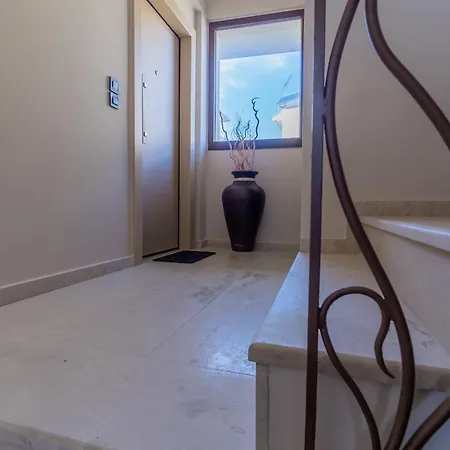 Comfy 2-room Sea View In Town.