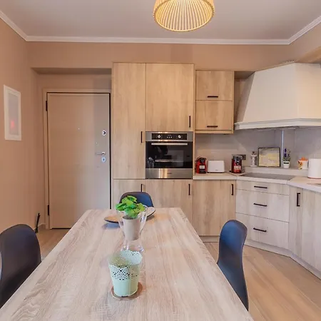 Comfy 2-room Sea View In Town. Διαμέρισμα *