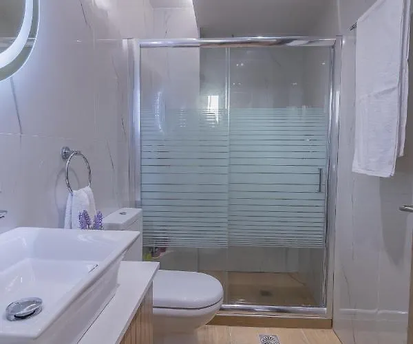 Διαμέρισμα Comfy 2-room Sea View In Town. *