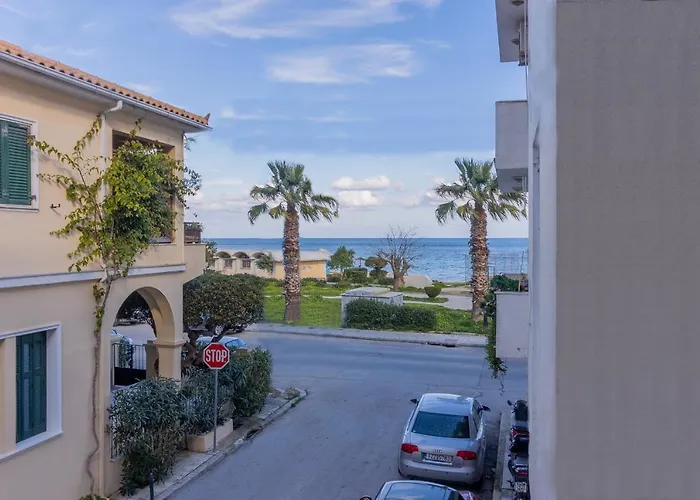 Διαμέρισμα Comfy 2-room Sea View In Town. *